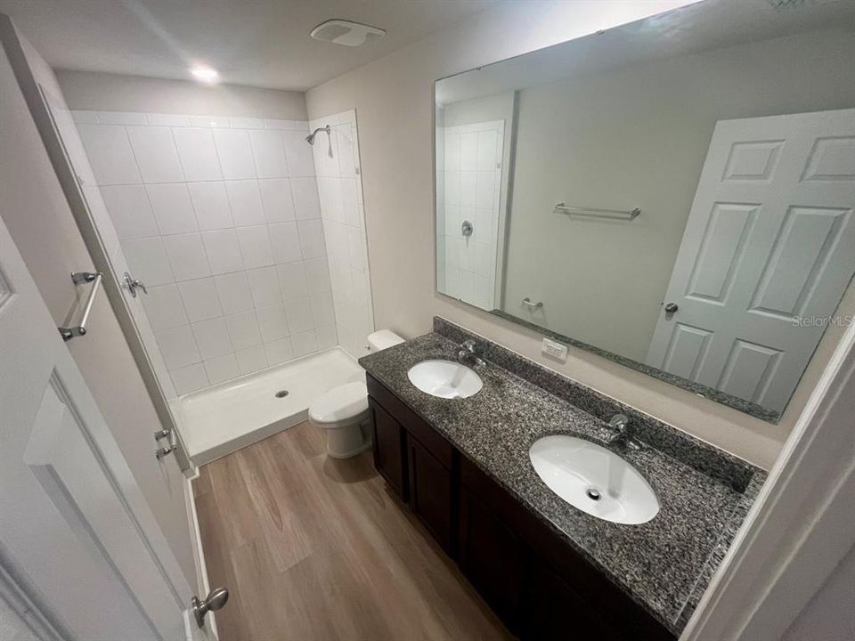 待售: $399,000 (4 贝兹, 0 浴室, 1957 平方英尺)