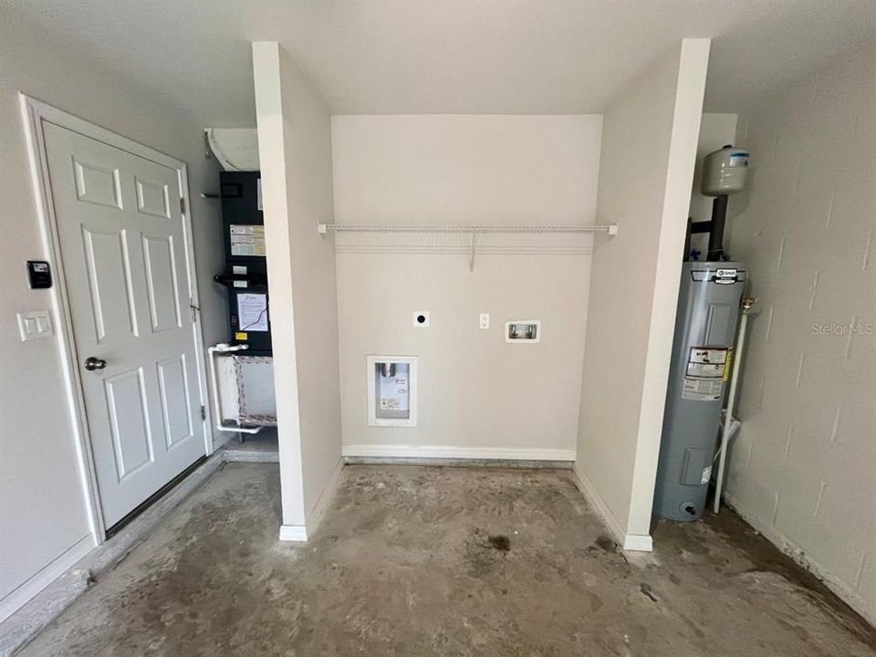 待售: $399,000 (4 贝兹, 0 浴室, 1957 平方英尺)