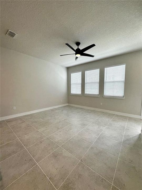 For Rent: $2,150 (3 beds, 2 baths, 1687 Square Feet)