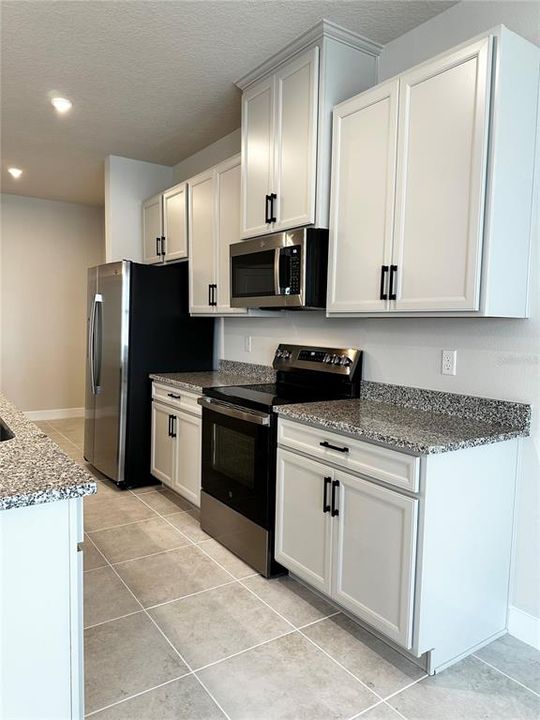 For Rent: $2,150 (3 beds, 2 baths, 1687 Square Feet)