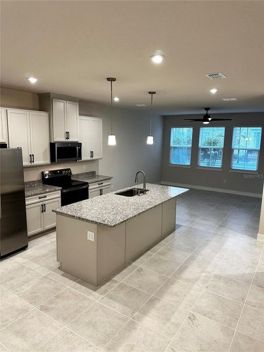 For Rent: $2,150 (3 beds, 2 baths, 1687 Square Feet)