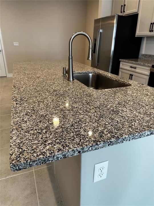 For Rent: $2,150 (3 beds, 2 baths, 1687 Square Feet)