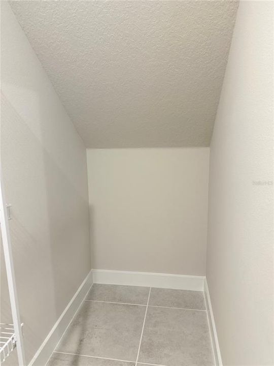 For Rent: $2,150 (3 beds, 2 baths, 1687 Square Feet)