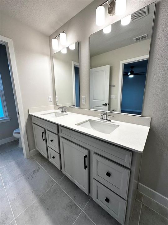 For Rent: $2,150 (3 beds, 2 baths, 1687 Square Feet)