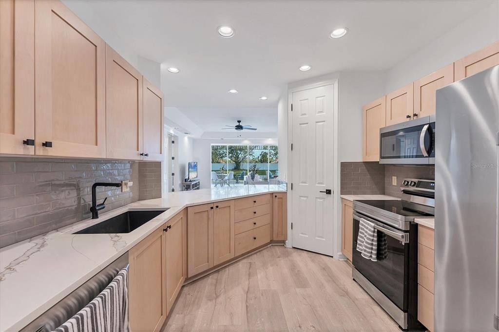 На продажу: $775,000 (3 спален, 3 ванн, 1920 Квадратных фут)