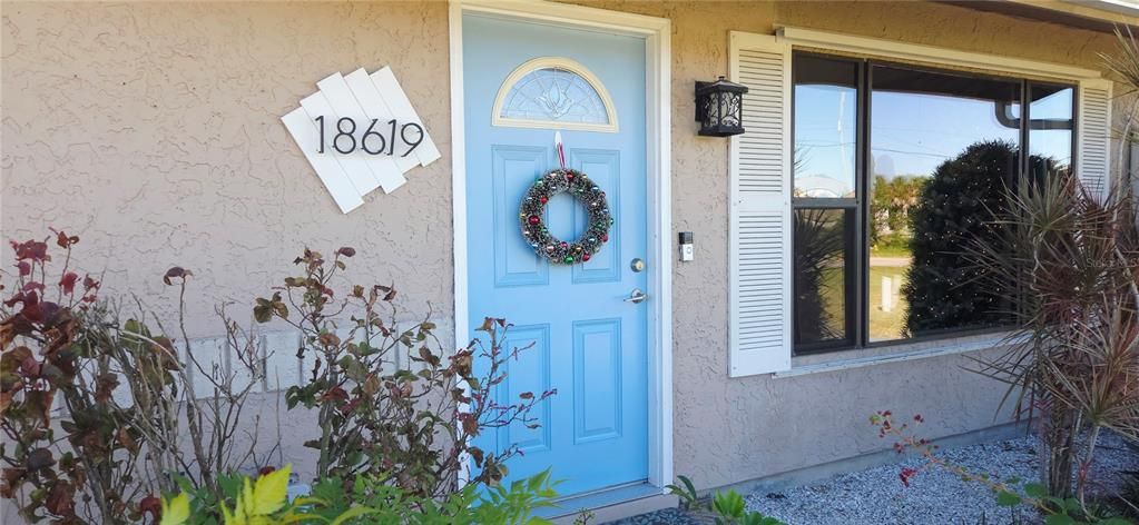 Active With Contract: $199,900 (2 beds, 1 baths, 900 Square Feet)