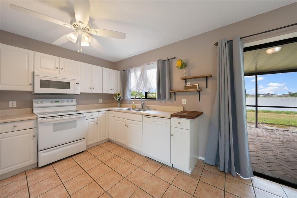 Active With Contract: $199,900 (2 beds, 1 baths, 900 Square Feet)