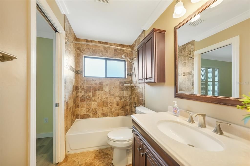 Active With Contract: $199,900 (2 beds, 1 baths, 900 Square Feet)