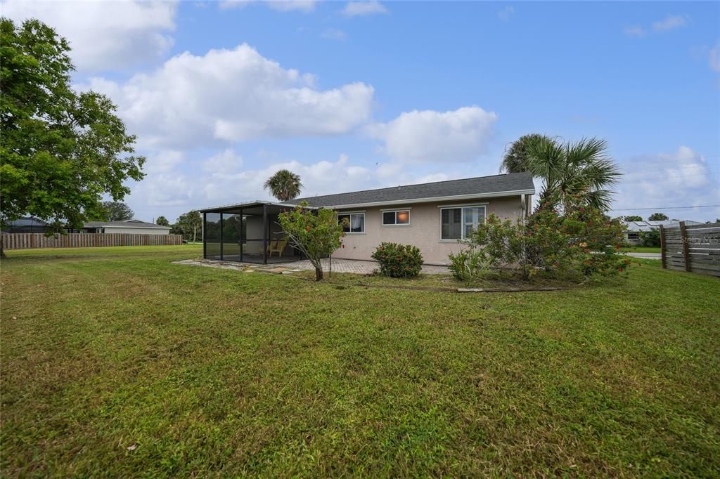 Active With Contract: $199,900 (2 beds, 1 baths, 900 Square Feet)