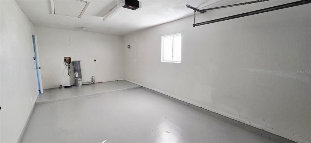 Active With Contract: $199,900 (2 beds, 1 baths, 900 Square Feet)