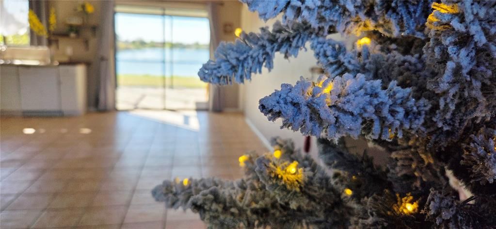 Active With Contract: $199,900 (2 beds, 1 baths, 900 Square Feet)