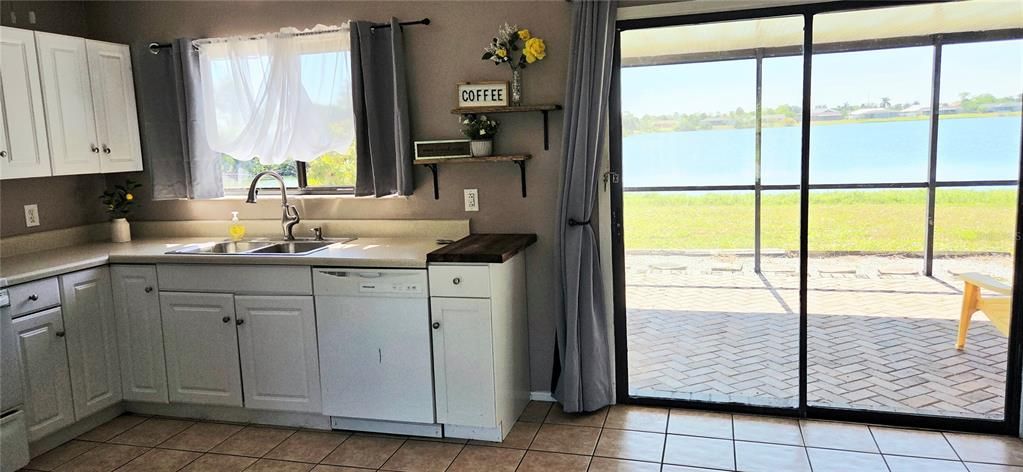 Active With Contract: $199,900 (2 beds, 1 baths, 900 Square Feet)