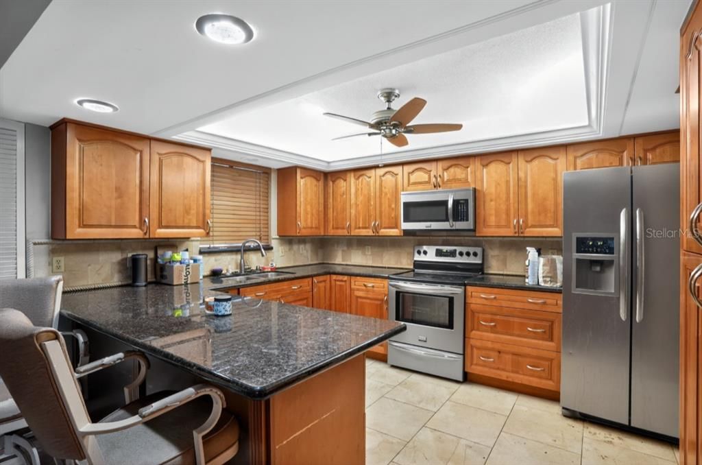 Под контрактом: $458,000 (3 спален, 2 ванн, 1621 Квадратных фут)