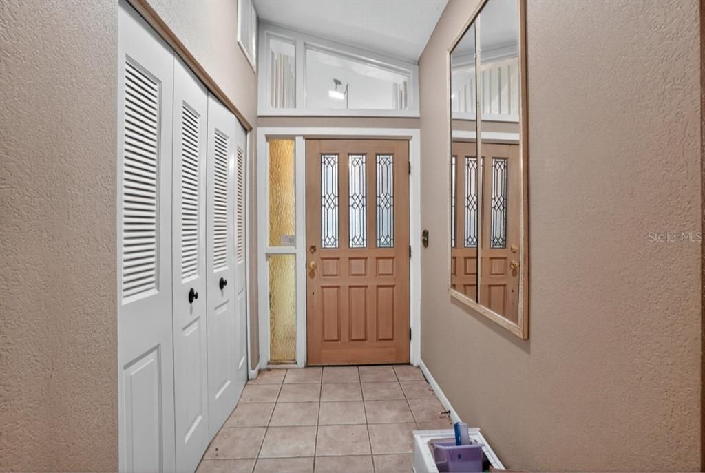 Под контрактом: $458,000 (3 спален, 2 ванн, 1621 Квадратных фут)