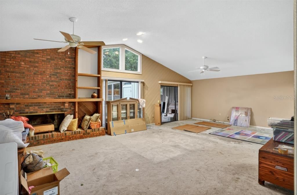 Под контрактом: $458,000 (3 спален, 2 ванн, 1621 Квадратных фут)