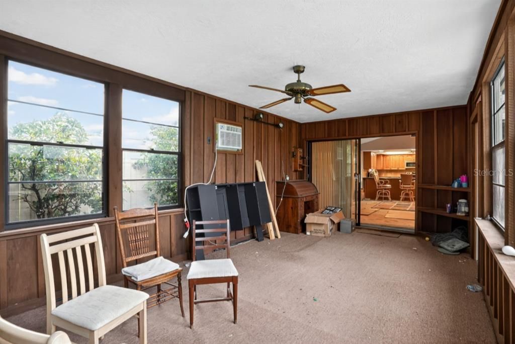 Под контрактом: $458,000 (3 спален, 2 ванн, 1621 Квадратных фут)