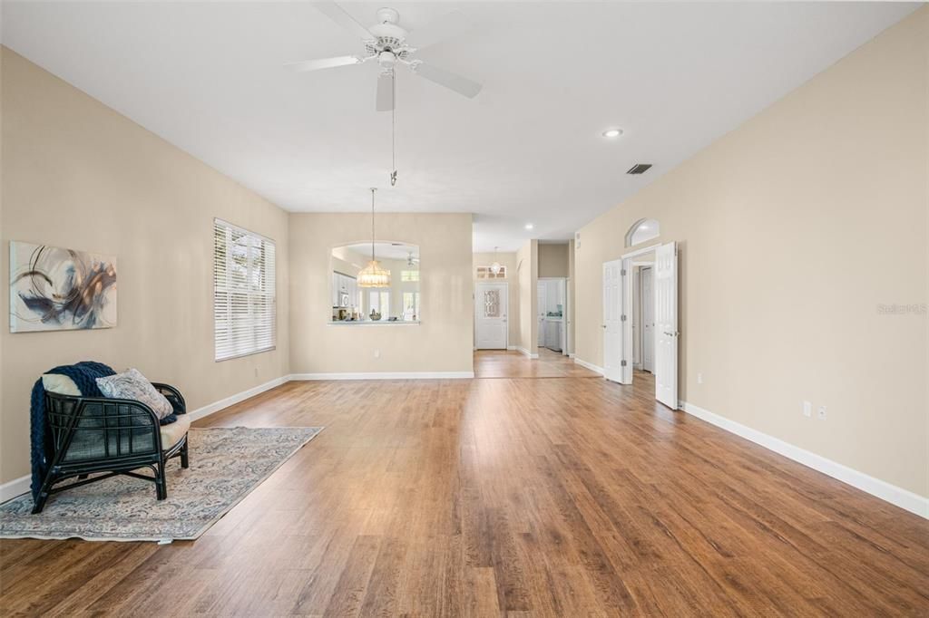 Под контрактом: $475,000 (3 спален, 2 ванн, 1922 Квадратных фут)