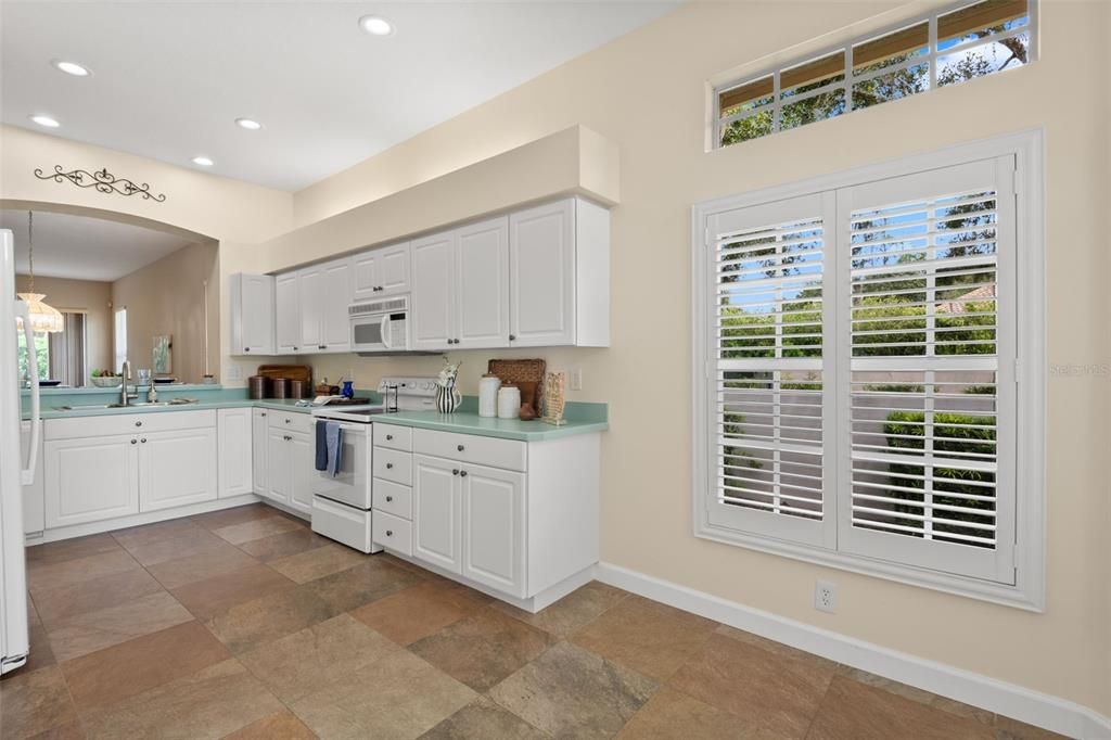 Под контрактом: $475,000 (3 спален, 2 ванн, 1922 Квадратных фут)