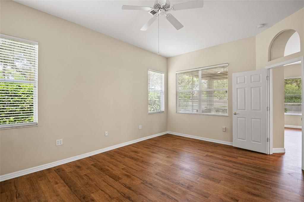 Под контрактом: $475,000 (3 спален, 2 ванн, 1922 Квадратных фут)