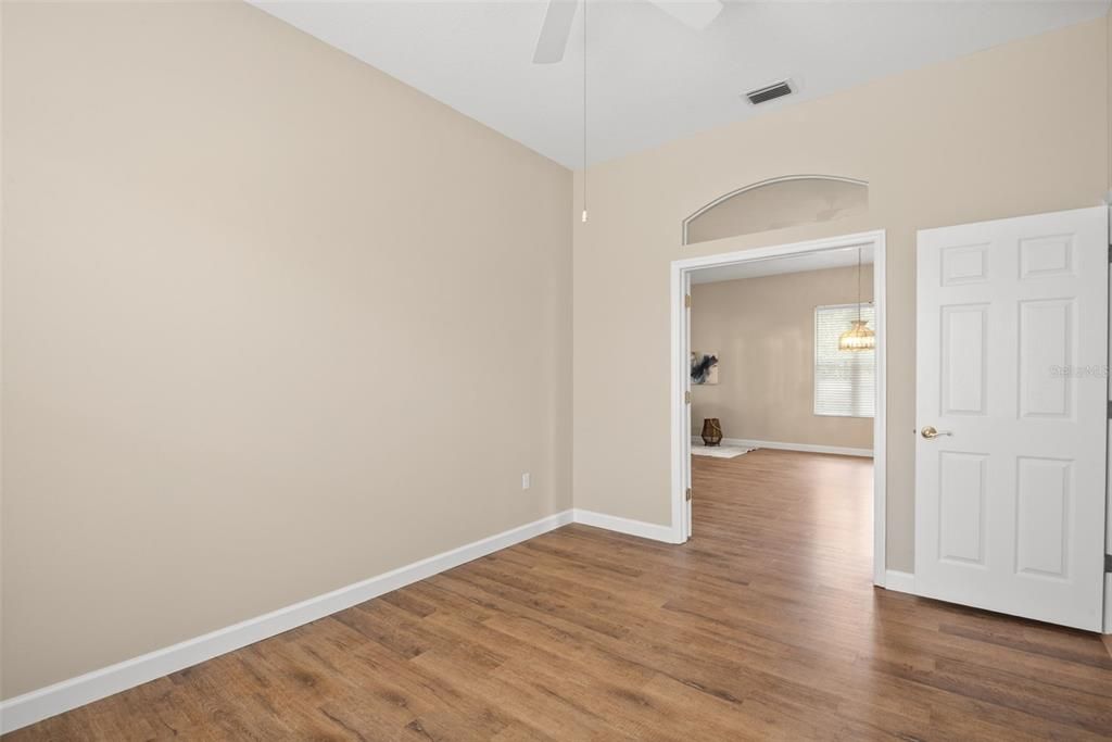 Под контрактом: $475,000 (3 спален, 2 ванн, 1922 Квадратных фут)