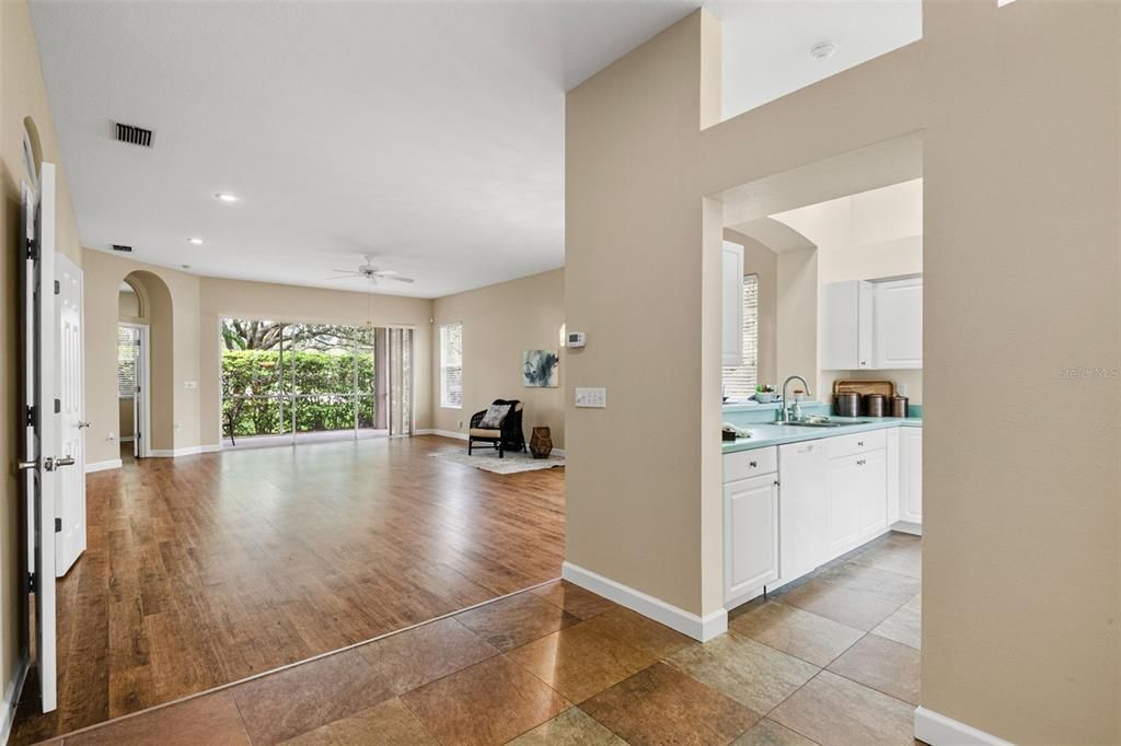 Под контрактом: $475,000 (3 спален, 2 ванн, 1922 Квадратных фут)