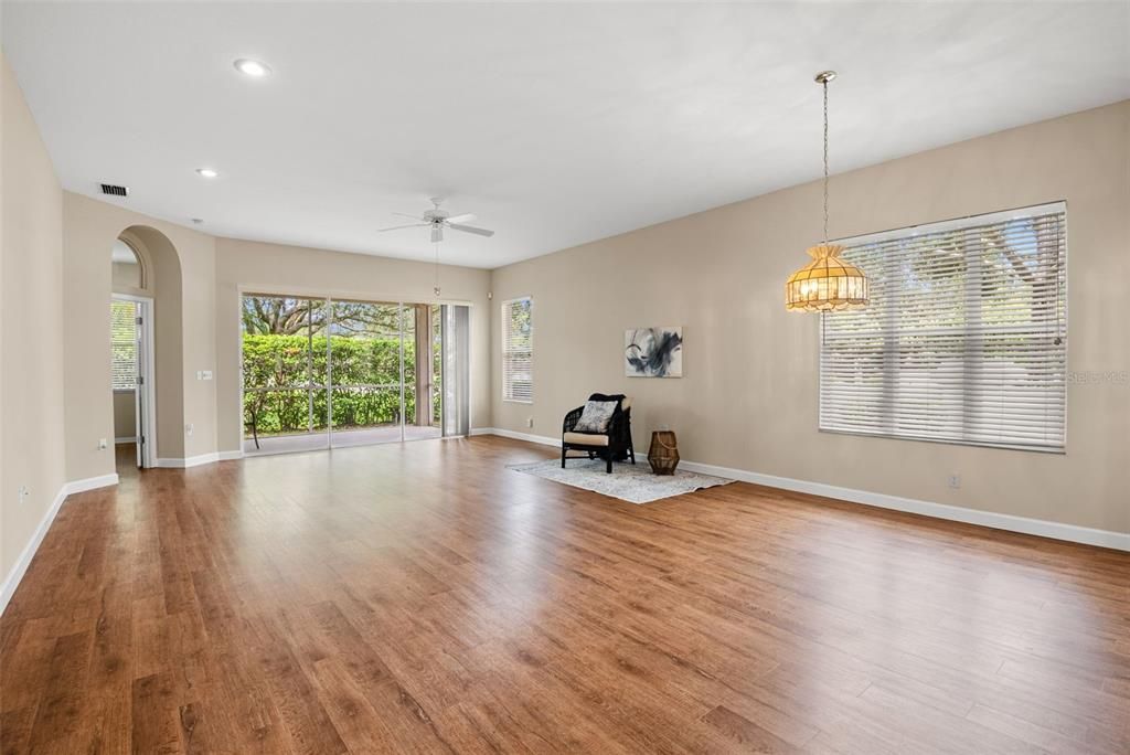 Под контрактом: $475,000 (3 спален, 2 ванн, 1922 Квадратных фут)