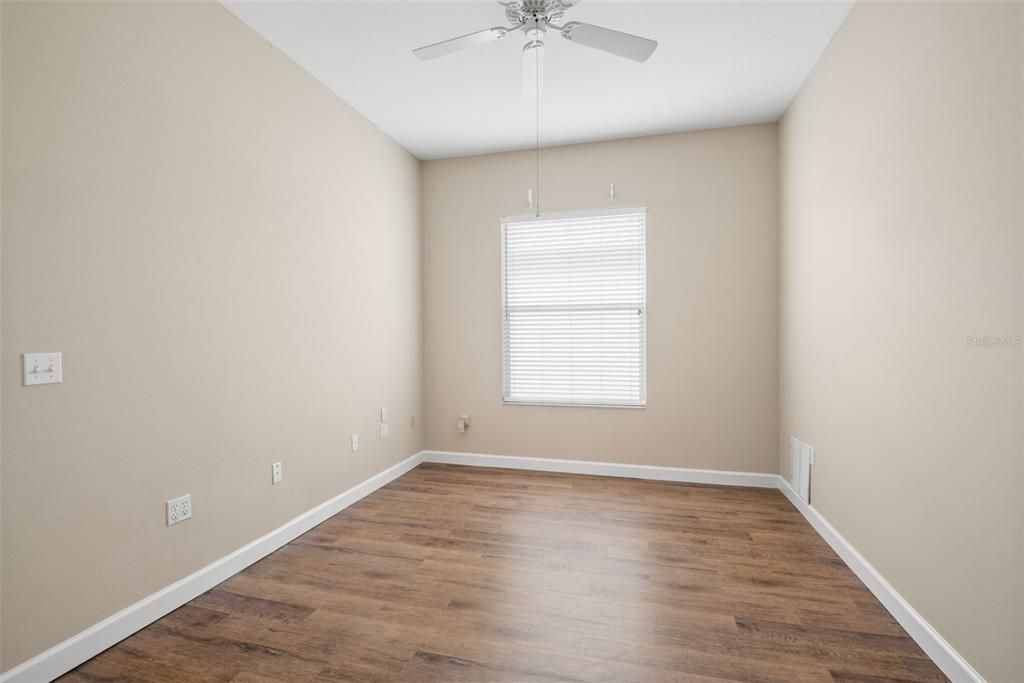 Под контрактом: $475,000 (3 спален, 2 ванн, 1922 Квадратных фут)