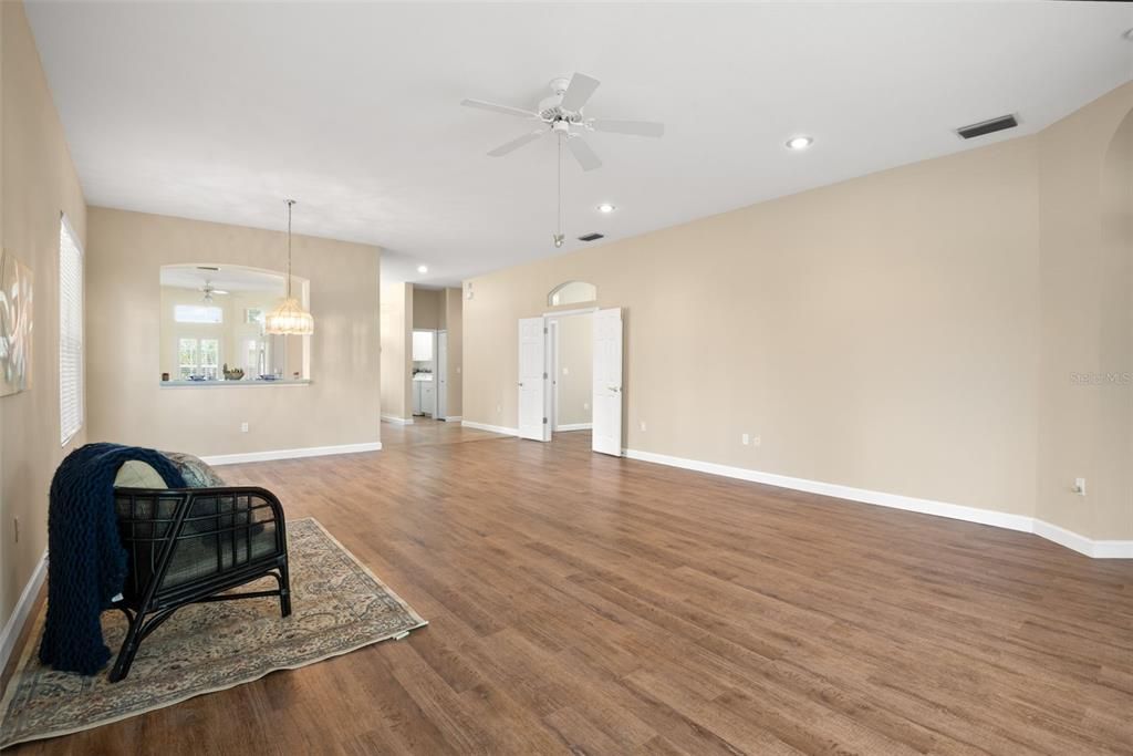 Под контрактом: $475,000 (3 спален, 2 ванн, 1922 Квадратных фут)