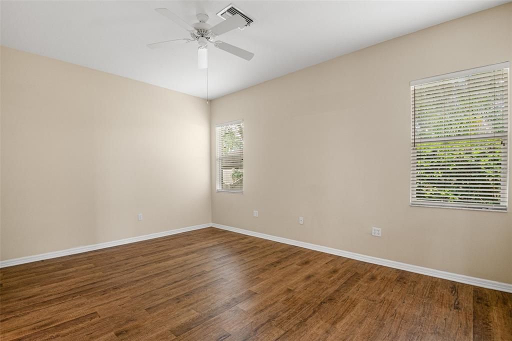 Под контрактом: $475,000 (3 спален, 2 ванн, 1922 Квадратных фут)