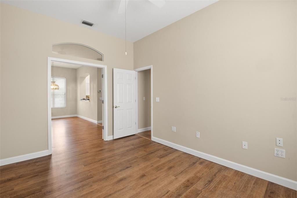 Под контрактом: $475,000 (3 спален, 2 ванн, 1922 Квадратных фут)