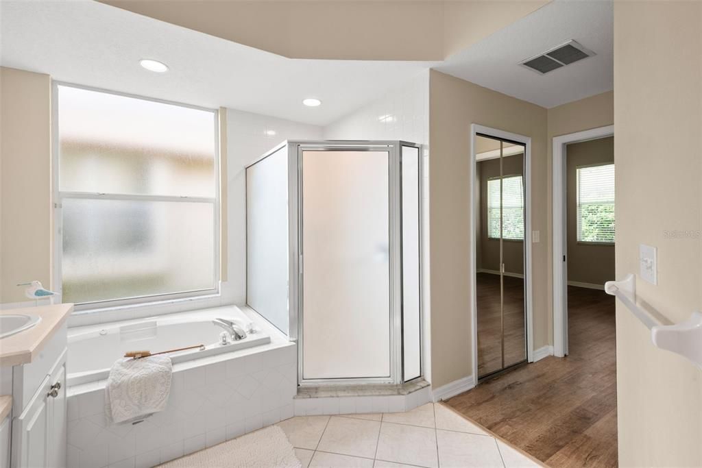 Под контрактом: $475,000 (3 спален, 2 ванн, 1922 Квадратных фут)