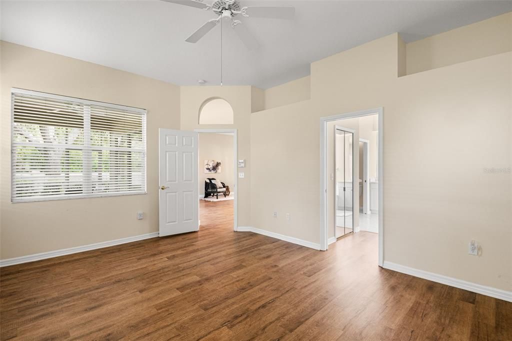 Под контрактом: $475,000 (3 спален, 2 ванн, 1922 Квадратных фут)