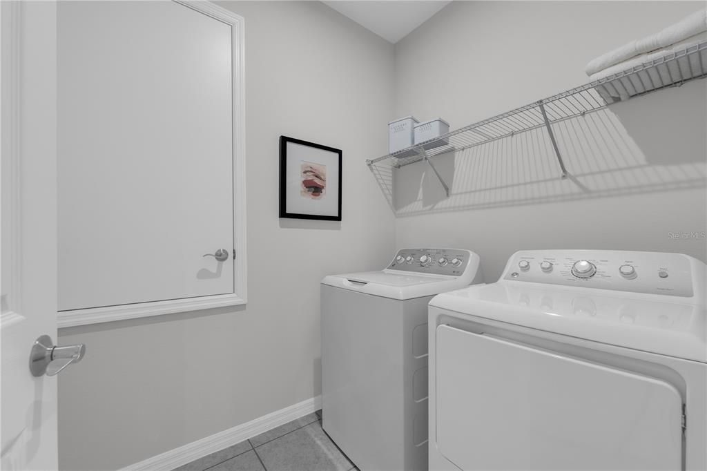 Activo con contrato: $354,990 (4 camas, 2 baños, 1839 Pies cuadrados)