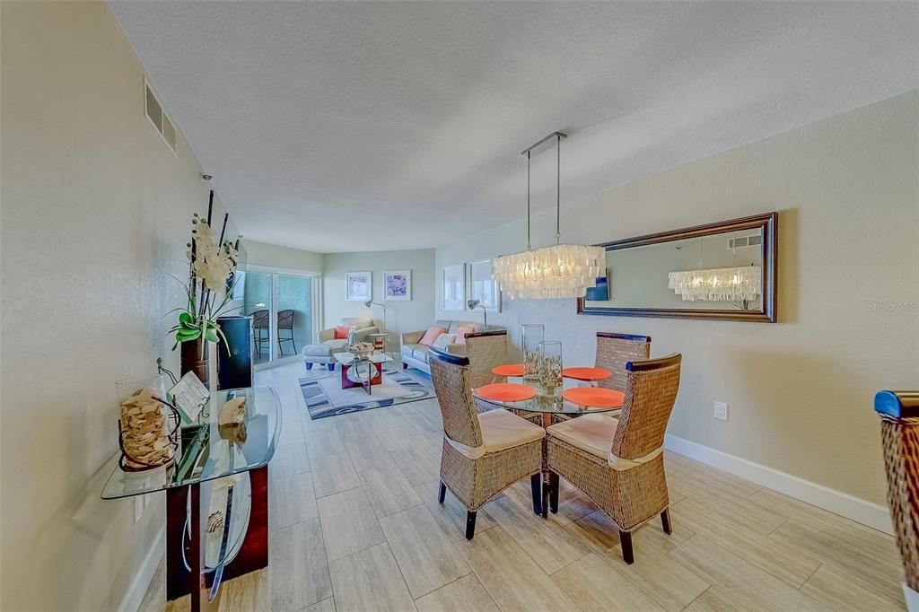 出租: $8,500 (2 贝兹, 2 浴室, 1220 平方英尺)