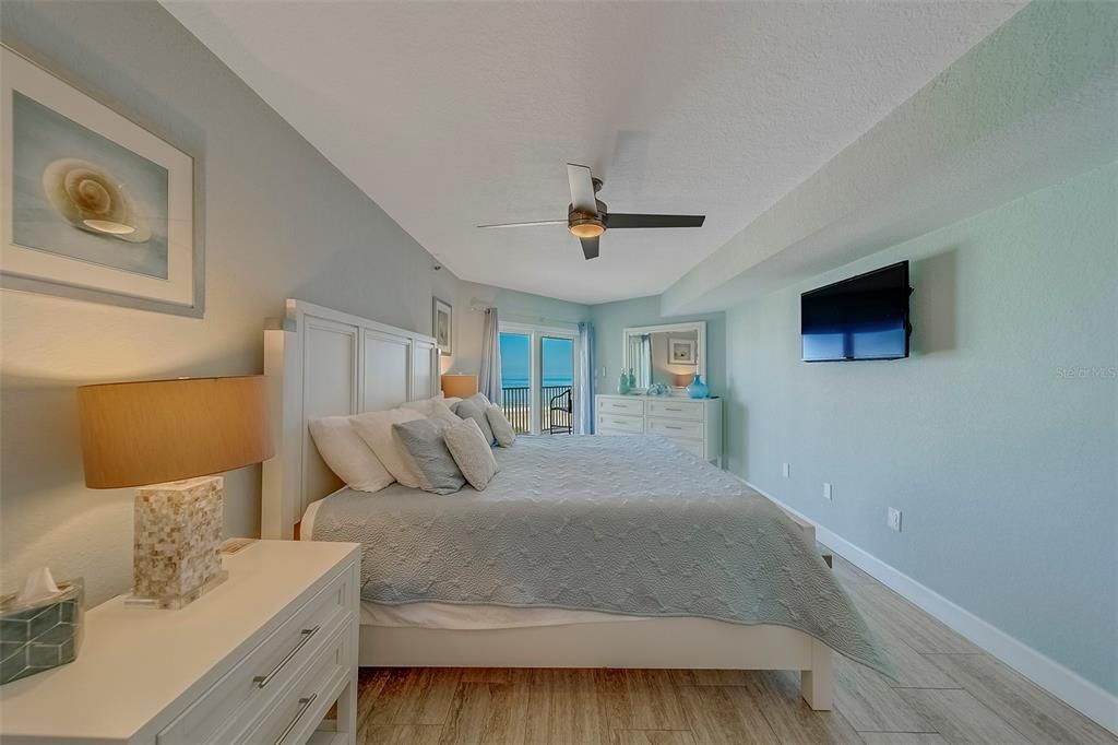 出租: $8,500 (2 贝兹, 2 浴室, 1220 平方英尺)