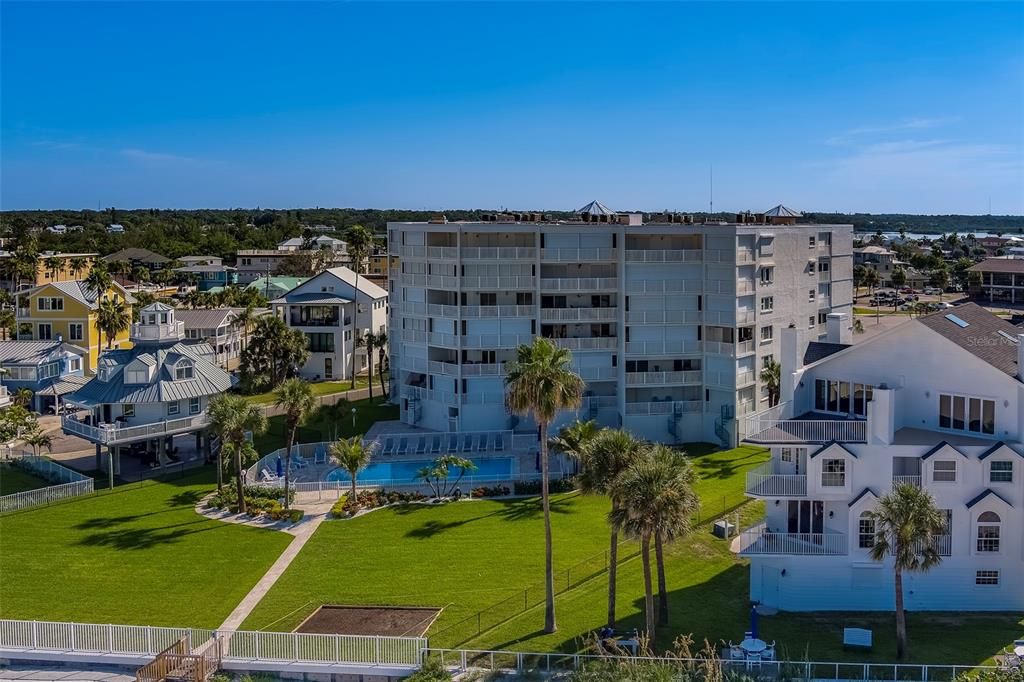 出租: $8,500 (2 贝兹, 2 浴室, 1220 平方英尺)