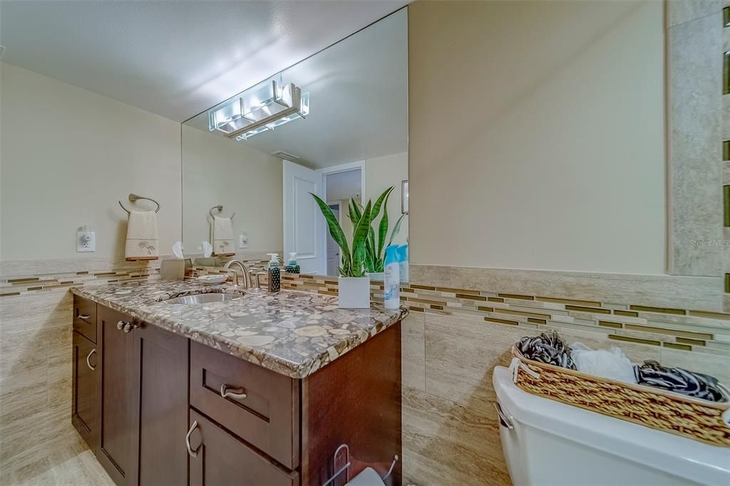 出租: $8,500 (2 贝兹, 2 浴室, 1220 平方英尺)