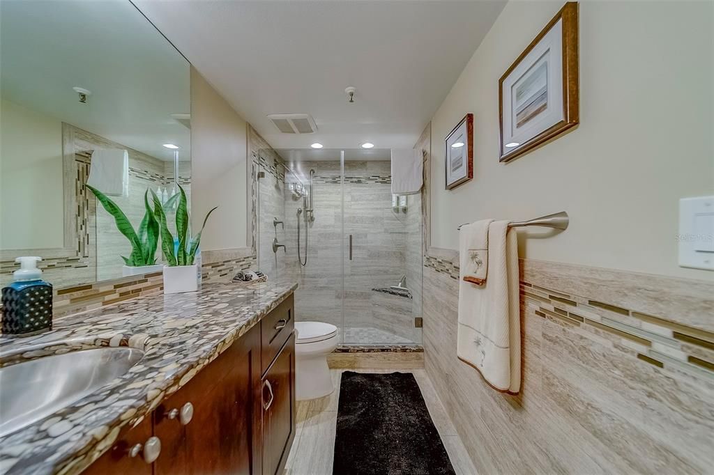 出租: $8,500 (2 贝兹, 2 浴室, 1220 平方英尺)