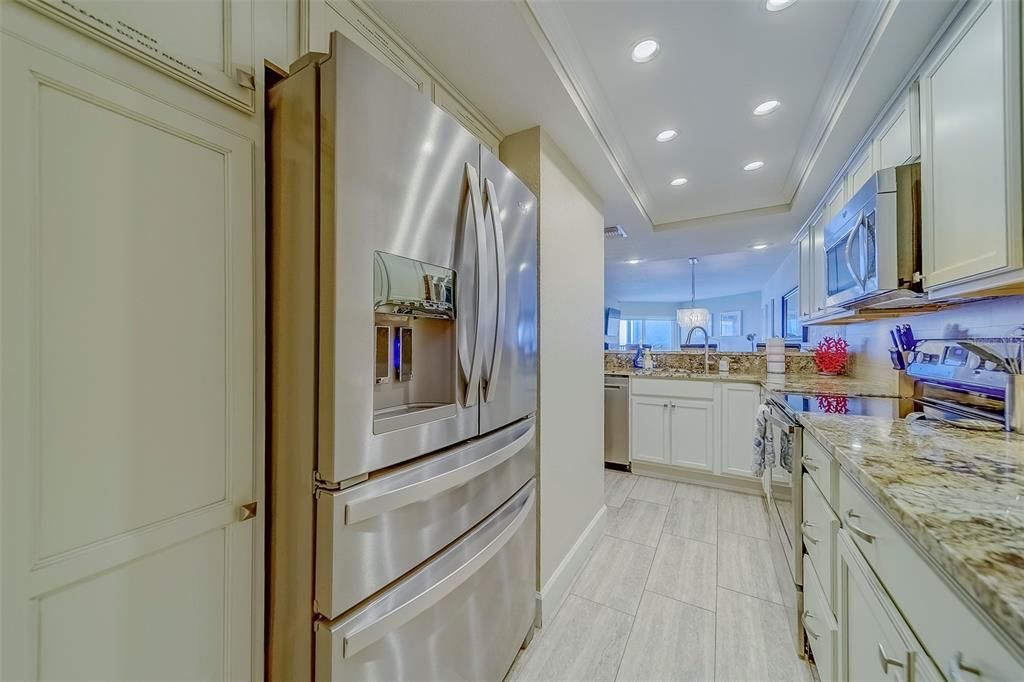 出租: $8,500 (2 贝兹, 2 浴室, 1220 平方英尺)