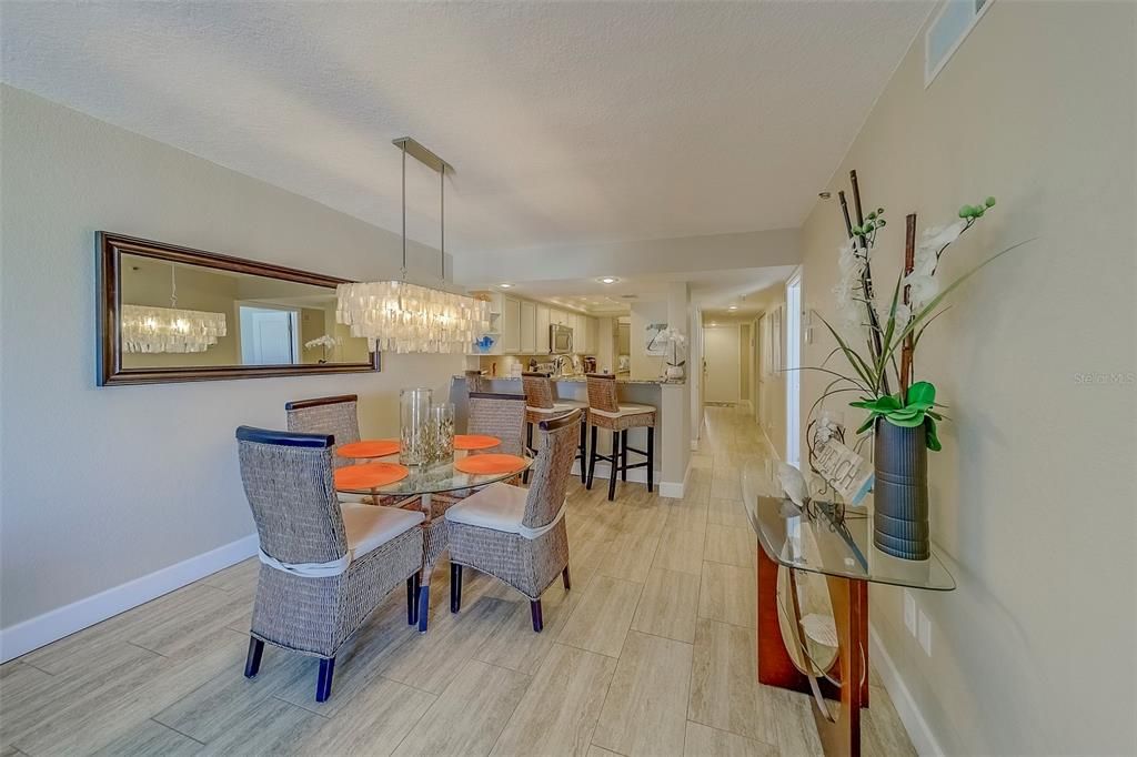 出租: $8,500 (2 贝兹, 2 浴室, 1220 平方英尺)