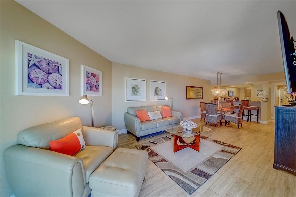 出租: $8,500 (2 贝兹, 2 浴室, 1220 平方英尺)