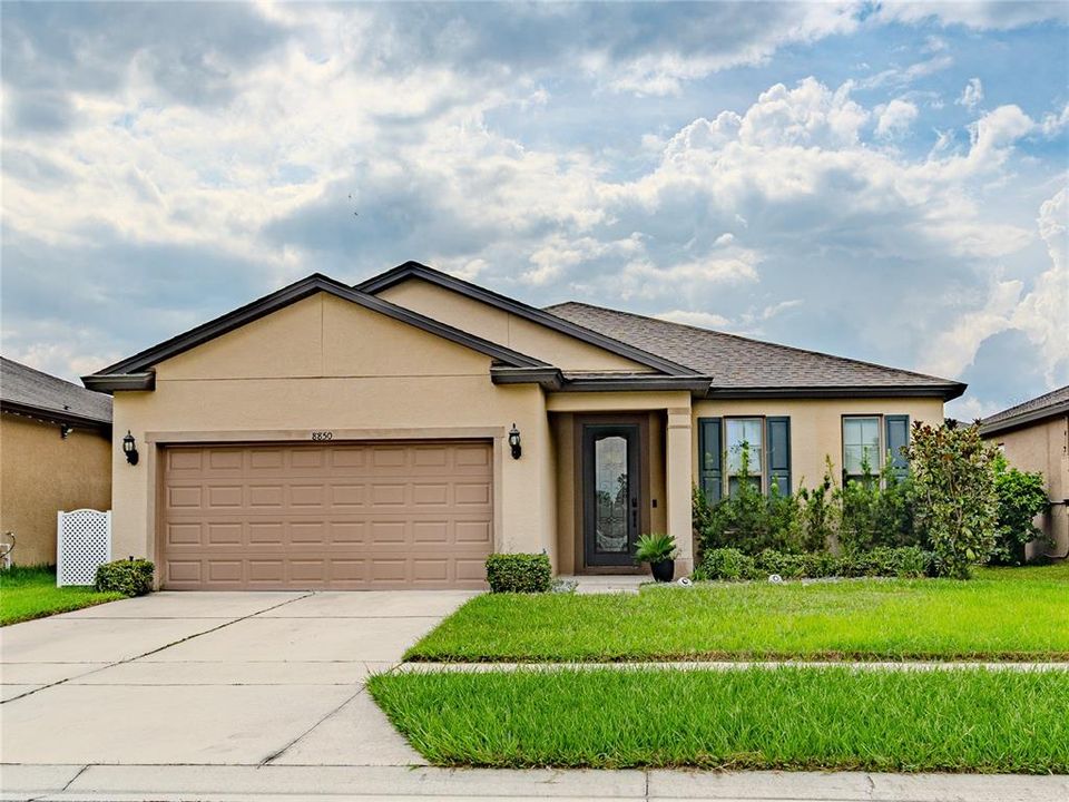 Active With Contract: $290,000 (3 beds, 2 baths, 1990 Square Feet)