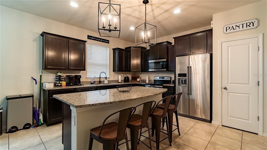 Active With Contract: $290,000 (3 beds, 2 baths, 1990 Square Feet)