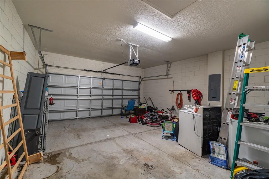 Active With Contract: $290,000 (3 beds, 2 baths, 1990 Square Feet)