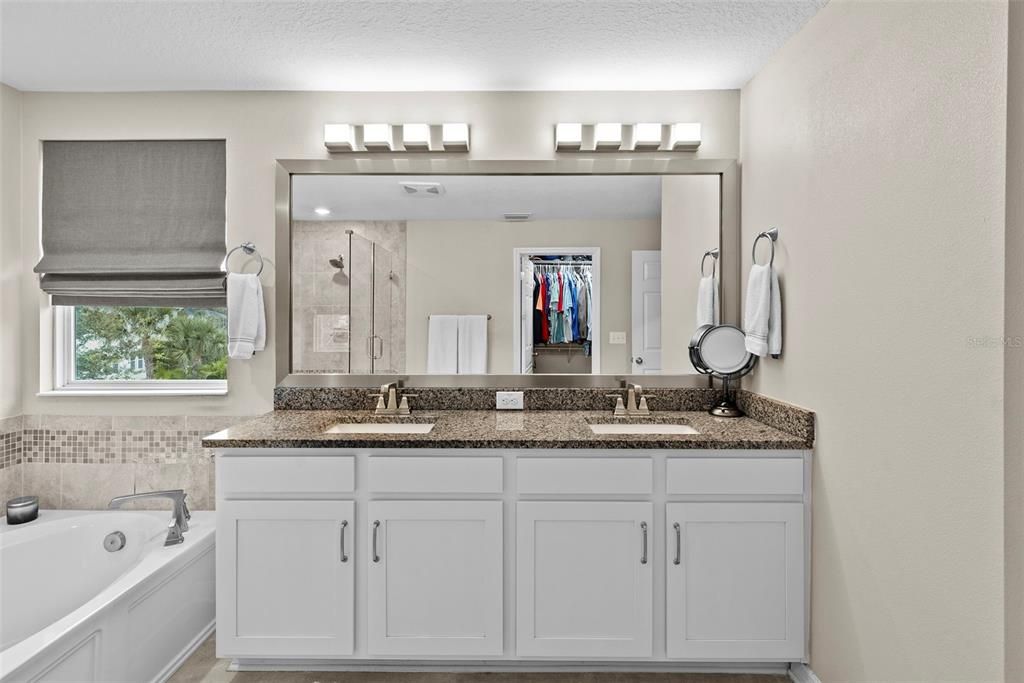 待售: $730,000 (3 贝兹, 2 浴室, 2442 平方英尺)