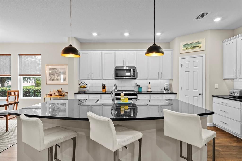 待售: $730,000 (3 贝兹, 2 浴室, 2442 平方英尺)