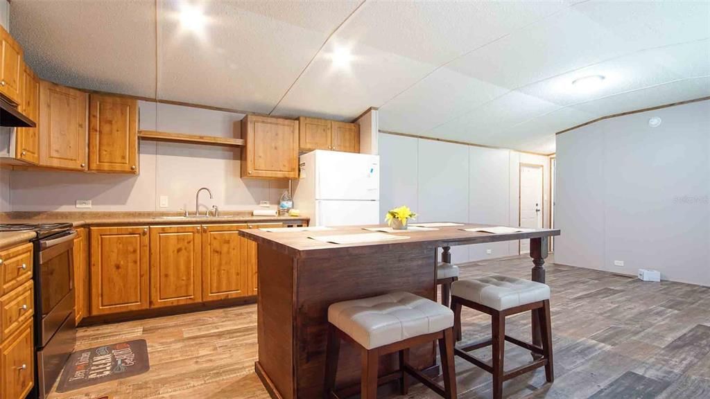 待售: $130,000 (2 贝兹, 1 浴室, 880 平方英尺)