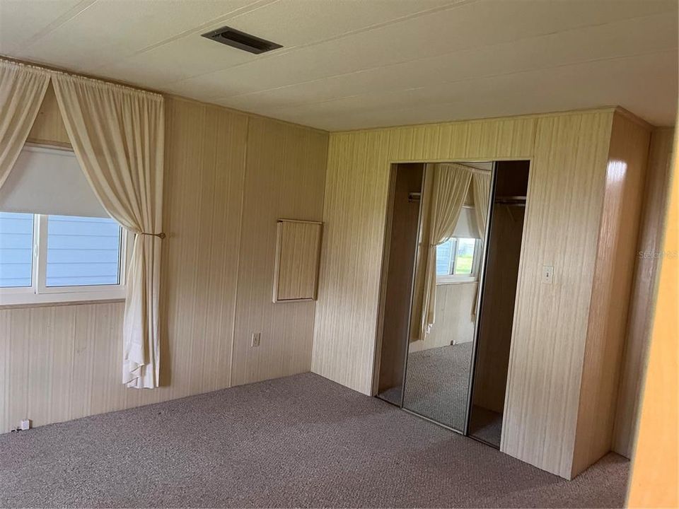 Под контрактом: $150,000 (2 спален, 2 ванн, 1056 Квадратных фут)