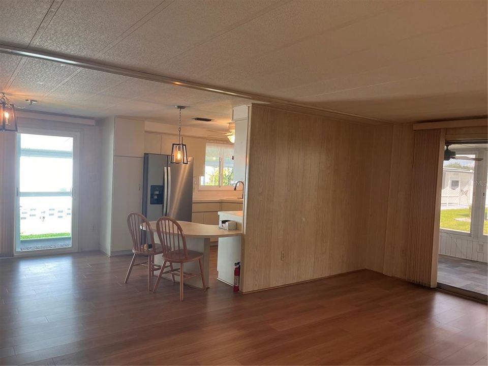 Под контрактом: $150,000 (2 спален, 2 ванн, 1056 Квадратных фут)