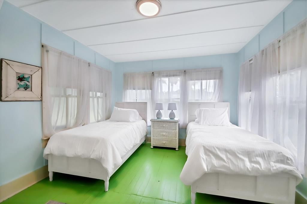 出租: $4,900 (4 贝兹, 2 浴室, 1858 平方英尺)